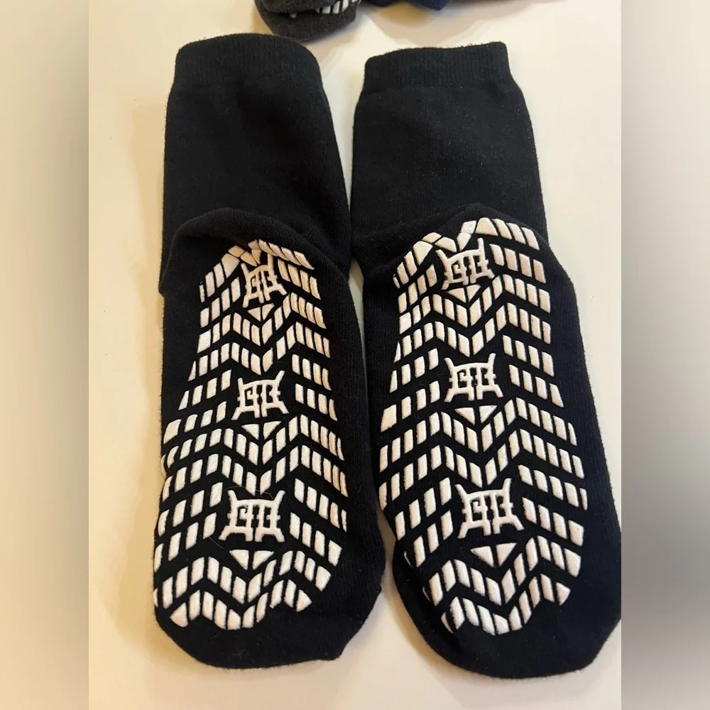 ZAKASA NON-SLIP GRIP CREW SOCKS-GRIPPY SOCKS FOR MEN  NAVY-BLACK-CHARCOAL-GREY.